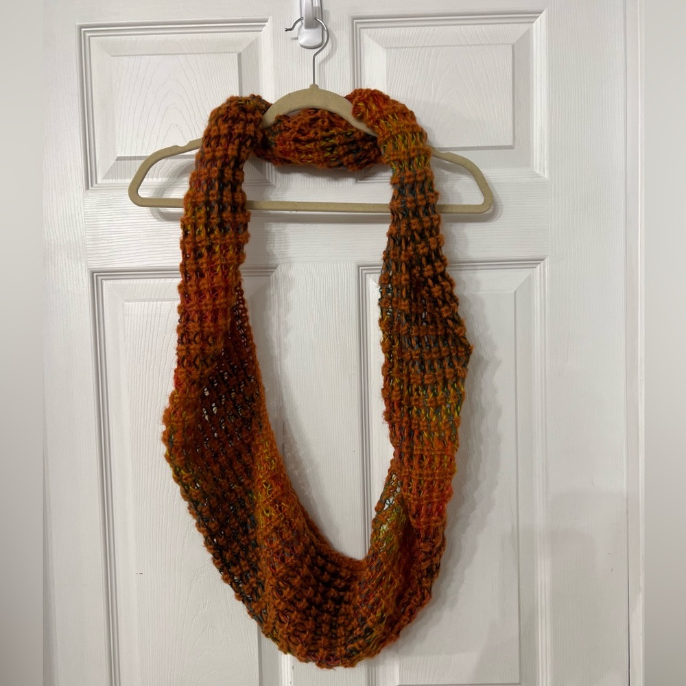 Thirty three point three infinity scarf from buckle one size